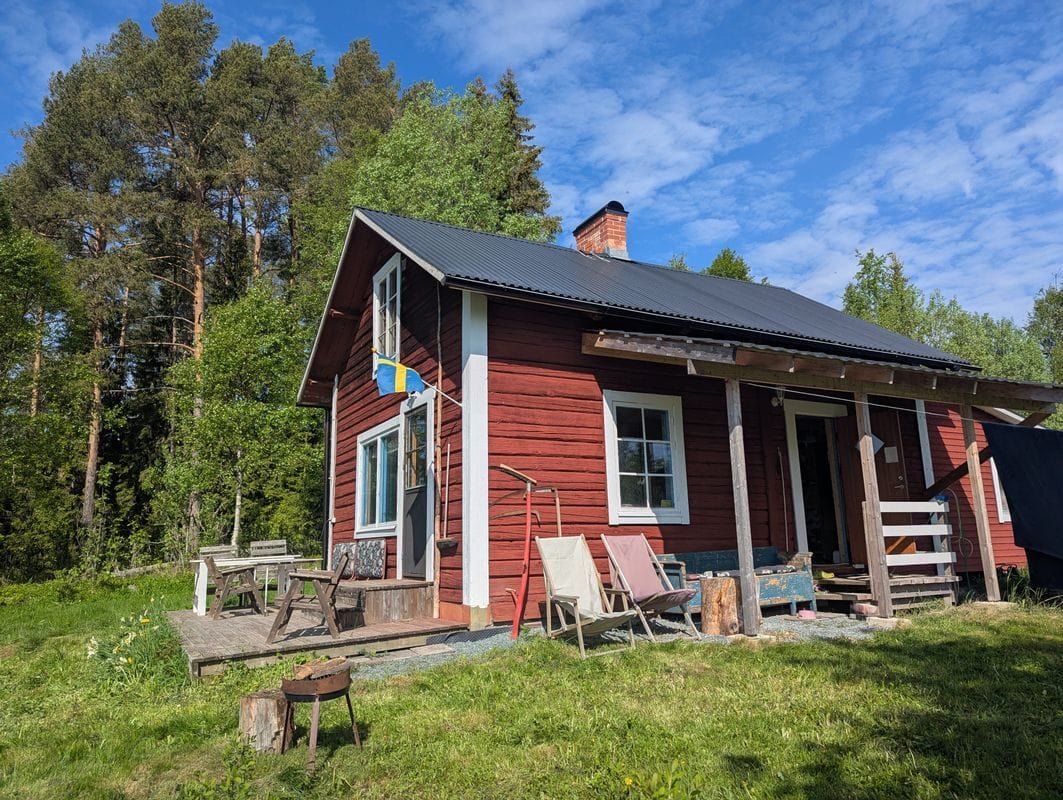 Stuga med 9-10 sängplatser i  Jämtland
