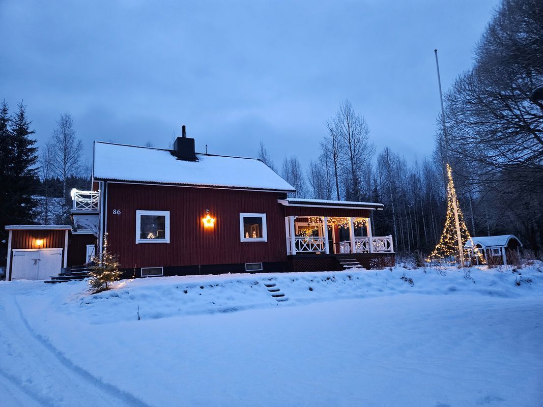 Stuga med 8-9 sängplatser i  Värmland