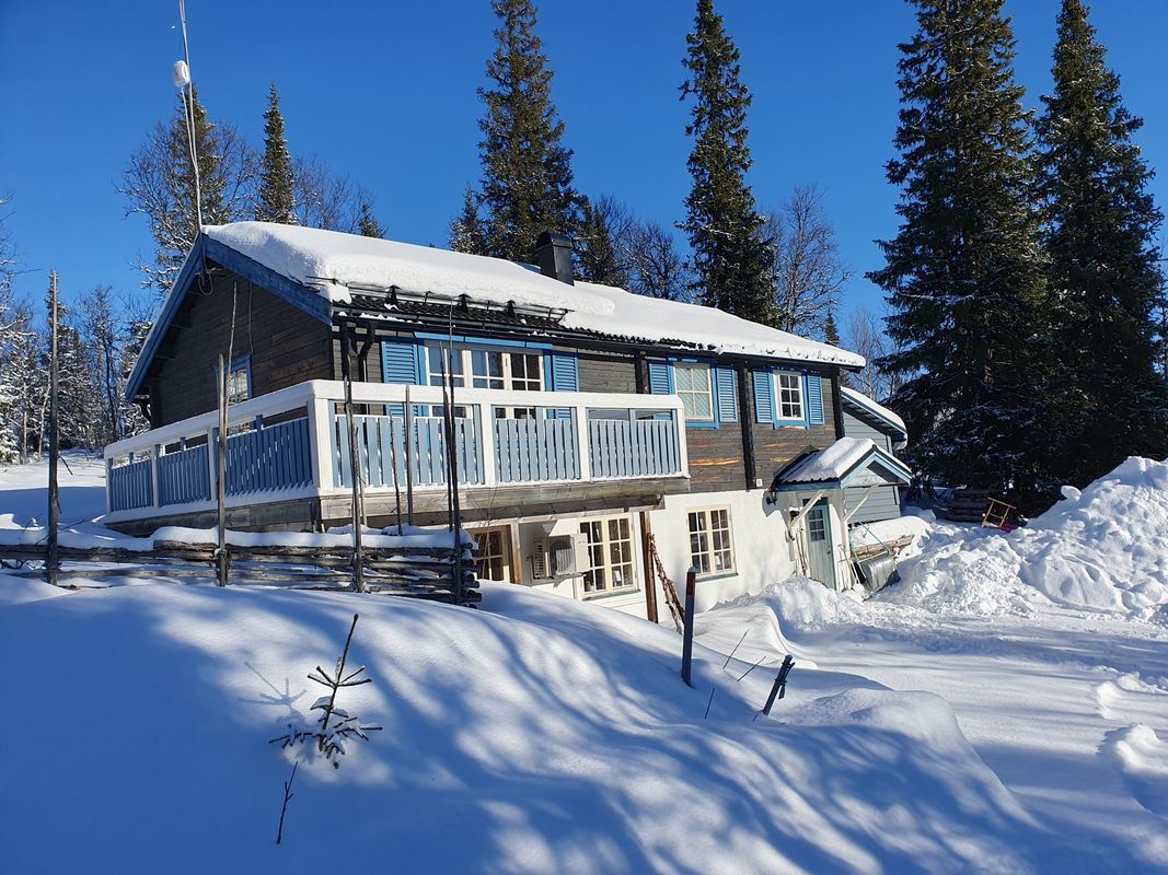 Stuga med 8-10 sängplatser i  Messlingen, Jämtland