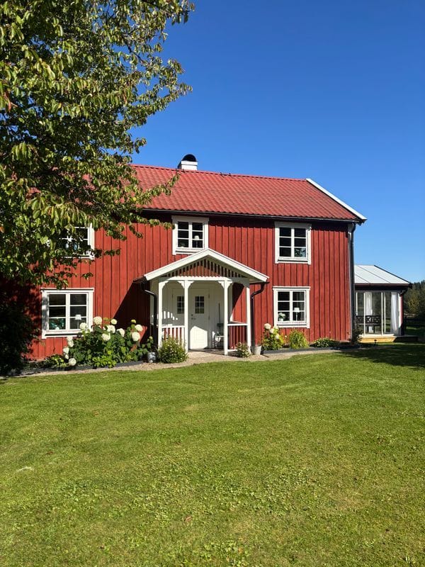 Stuga med 6-8 sängplatser i  Malmbäck, Jönköping