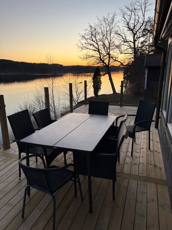 Stuga med 12-14 sängplatser i  Östergötland