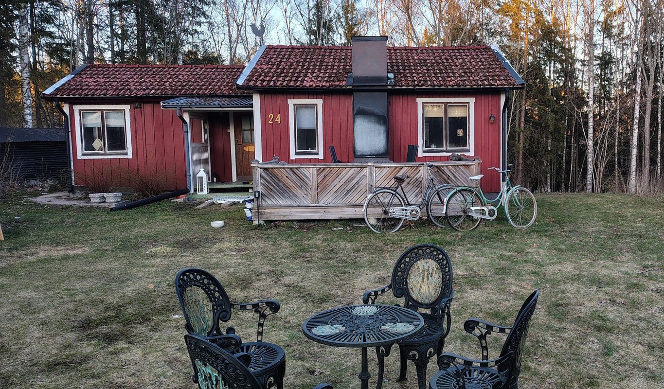 Stuga med 4-6 sängplatser i  Älmsta, Stockholm