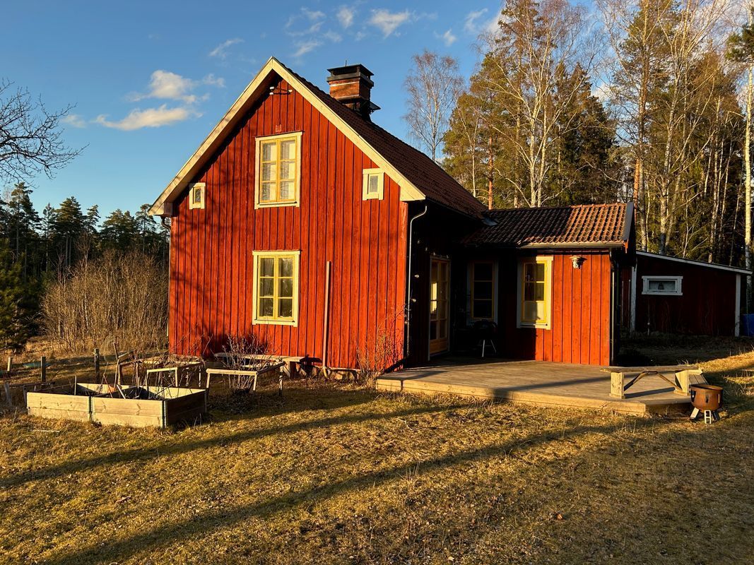 Stuga med 4-6 sängplatser i  Enhörna, Stockholm