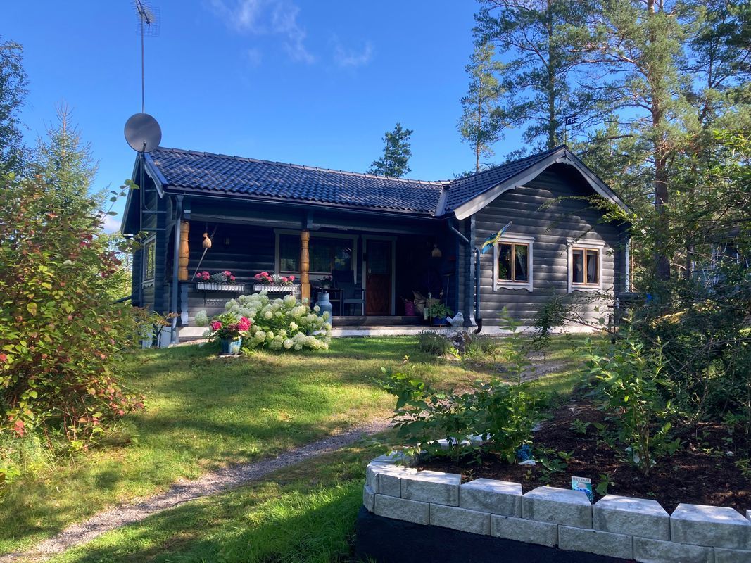 Stuga med 5-6 sängplatser i  Malmköping, Södermanland