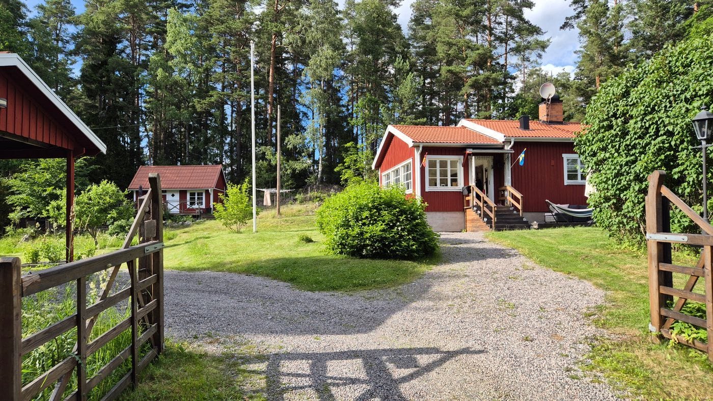 Stuga med 7-9 sängplatser i  Gnesta, Södermanland