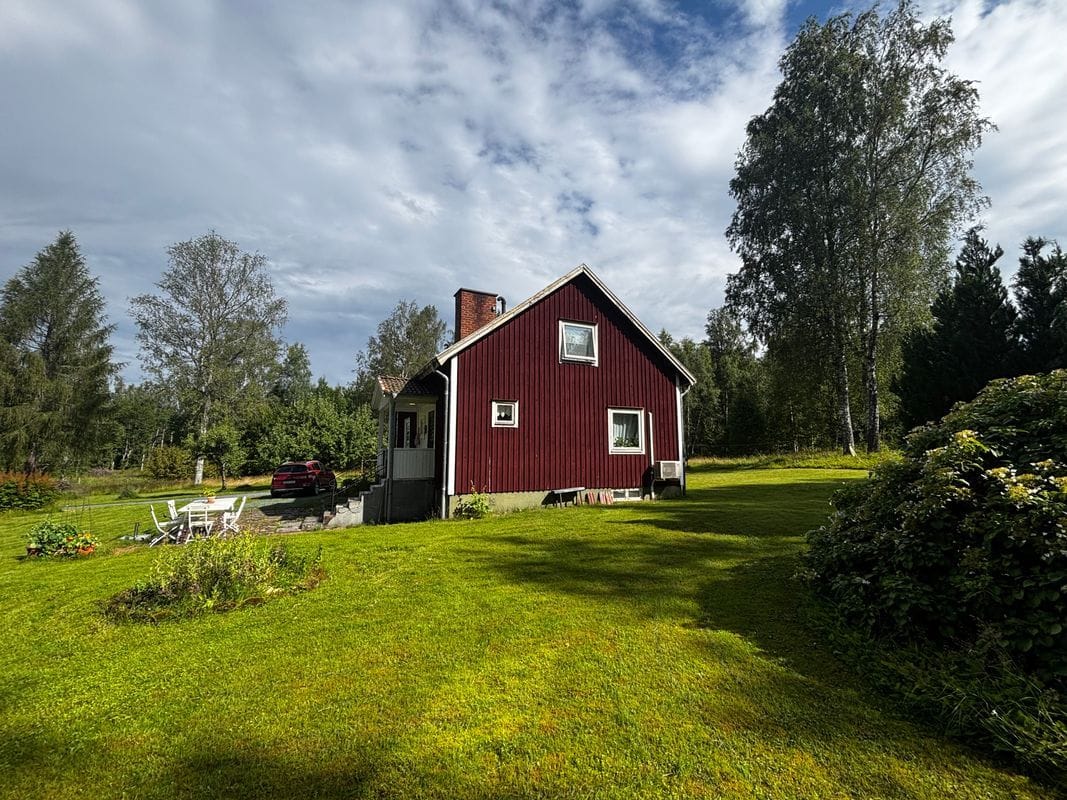 Stuga med 7-8 sängplatser i  Laxå, Örebro