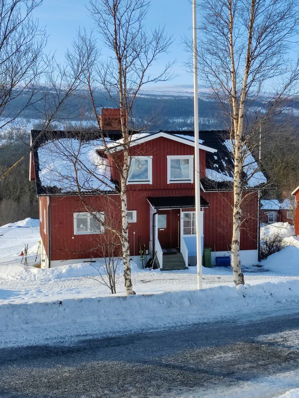 Stuga med 4-5 sängplatser i  Edsåsdalen, Jämtland