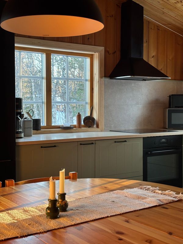 Stuga med 6-8 sängplatser i  Snasahögarna, Jämtland