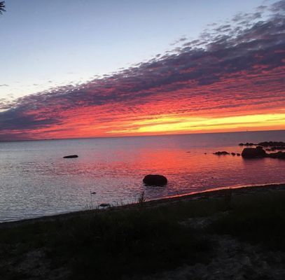 Hyr denna stuga i Byxelkrok på 90 m². 6 sängplatser. 10 000 - 15 000 kr per vecka. Se bilder och tillgänglighet här.
