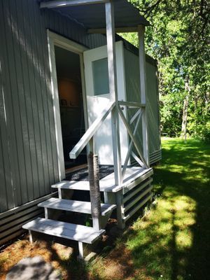 Hyr denna stuga i Kungsbacka på 25 m². 2-3 sängplatser. 4 900 - 5 900 kr per vecka. Se bilder och tillgänglighet här.