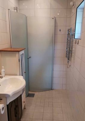 Hyr denna stuga i Halmstad på 60 m². 7-8 sängplatser. Från 11 000 kr per vecka. Se bilder och tillgänglighet här.
