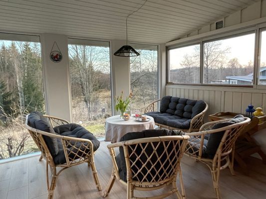 Idylliskt fritidshus med fantastisk utsikt - Bild 17