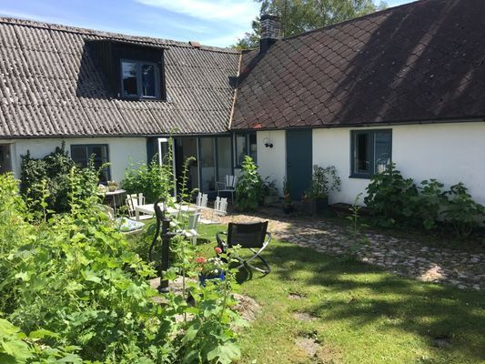 Hyr denna stuga i  på 130 m². 5-7 sängplatser. Pris ej tillgängligt. Se bilder och tillgänglighet här.