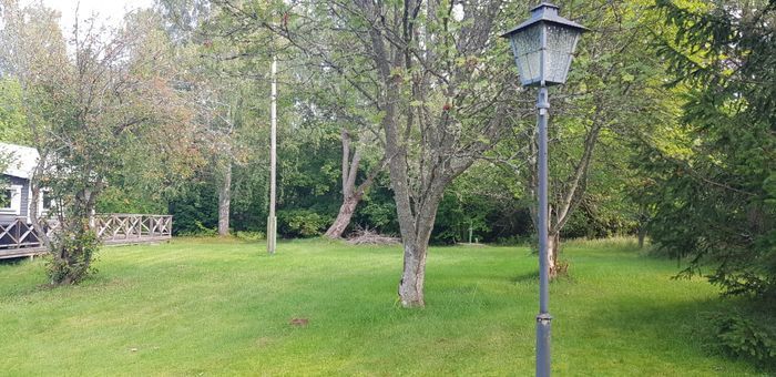 Hyr denna stuga i  på 100 m². 6 sängplatser. Från 5 600 kr per vecka. Se bilder och tillgänglighet här.