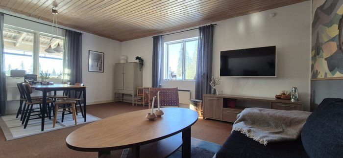 Hyr denna stuga i Borgafjäll på 72 m². 6-8 sängplatser. 4 000 - 7 000 kr per vecka. Se bilder och tillgänglighet här.