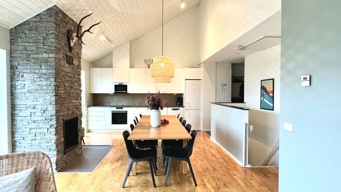 Hyr denna stuga i Branäs på 123 m². 12 sängplatser. Från 1 750 kr per dag. Se bilder och tillgänglighet här.