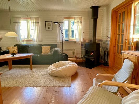 Idylliskt fritidshus med fantastisk utsikt - Bild 7