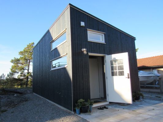 Nybyggd attefallsstuga nära hav och natur |SE09152