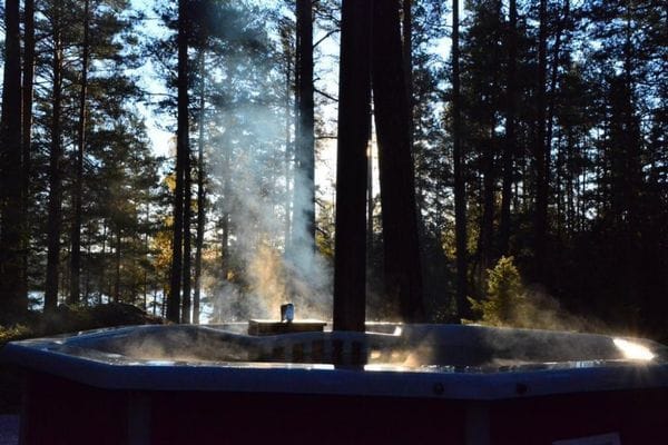 Semesterhus i avskilt läge med motorbåt badtunna - Bild 17