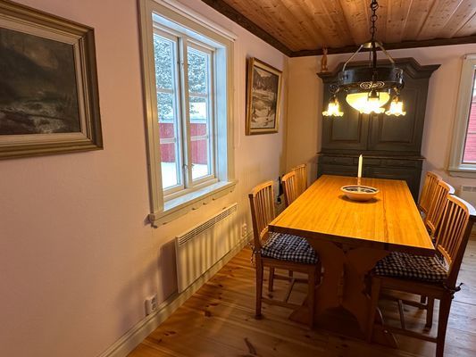 Järvsöbacken 5 km, Harsa 12 km. Diskmaskin. Kamin. - Bild 33