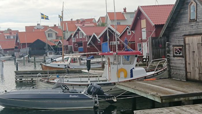 Havet, två meter från med egen brygga. - Bild 18