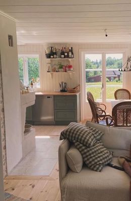 Hyr denna stuga i Alingsås på 50 m². 8 sängplatser. Från 1 850 kr per dag. Se bilder och tillgänglighet här.