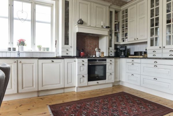 Sekelskiftesvilla med sjötomt, brygga & roddbåt - Bild 7