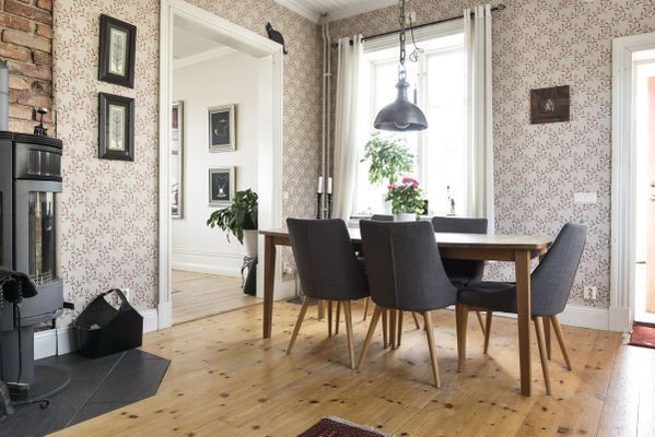 Sekelskiftesvilla med sjötomt, brygga & roddbåt - Bild 9