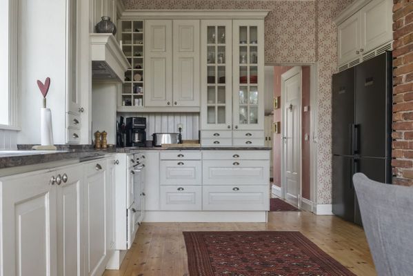 Sekelskiftesvilla med sjötomt, brygga & roddbåt - Bild 8