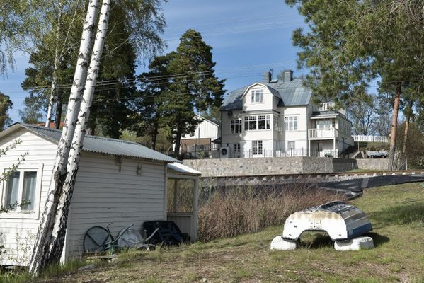 Sekelskiftesvilla med sjötomt, brygga & roddbåt