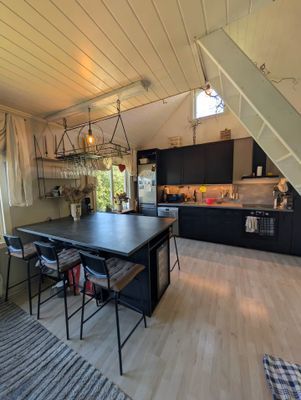 Bild 4 på Ostört soligt boende i naturen.