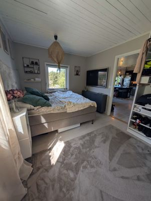 Bild 3 på Ostört soligt boende i naturen.