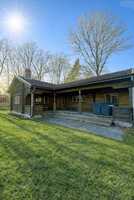 Sommarhus på Siarö med sjötomt, norr om Ljusterö