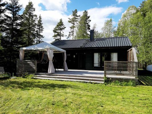 Charmig och modern stuga nära hav och natur