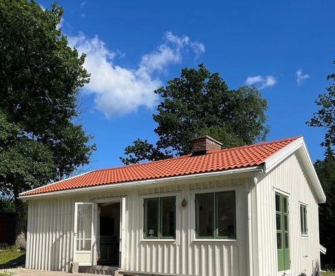 Drömstuga med sjöutsikt och egen badplats - Bild 8