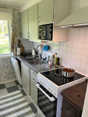 Familjevänlig stuga nära bad - Bild 8