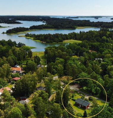 Fågelperspektiv på stugan.