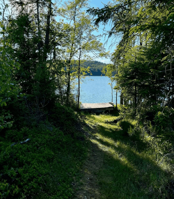 Bild 3 på Drömstuga med sjöutsikt och egen badplats