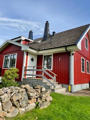 Hyr denna stuga i Falkenberg på 100 m². 4-6 sängplatser. Pris ej tillgängligt. Se bilder och tillgänglighet här.