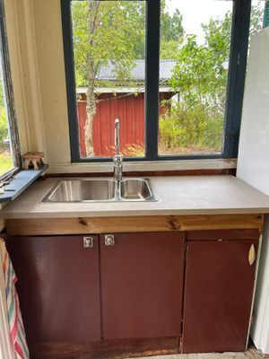 Diskplats förberedd inne, ej inkopplad då leverans av varmvattenberedare är försenad. Kopplas in så snart det går.