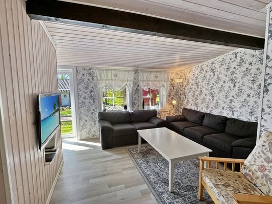 Hyr denna stuga i Växjö på 233 m². 10-11 sängplatser. 12 000 - 14 000 kr per vecka. Se bilder och tillgänglighet här.
