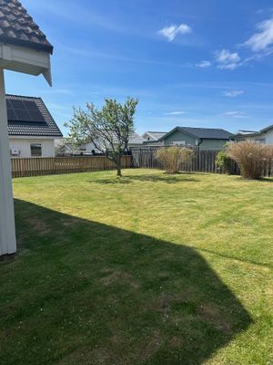 Hyr denna stuga i Falkenberg på 120 m². 12 sängplatser. Från 20 000 kr per vecka. Se bilder och tillgänglighet här.