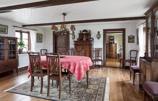 Kringbyggd korsvirkesgård nära havet - Bild 10