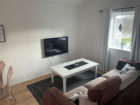 Mysig stuga lantligt läge nära stad,sjö och hav