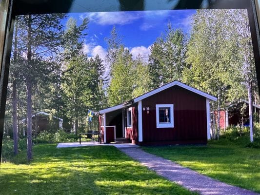 Hyr denna stuga i Sollerön på 25 m². 2 sängplatser. 4 200 - 5 500 kr per vecka. Se bilder och tillgänglighet här.