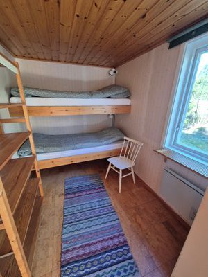 Lilla sovrummet med en övre bädd på 80cm och den undre 90 cm