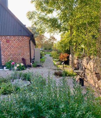 Hyr denna stuga i  på 180 m². 6-7 sängplatser. 9 000 - 14 000 kr per vecka. Se bilder och tillgänglighet här.