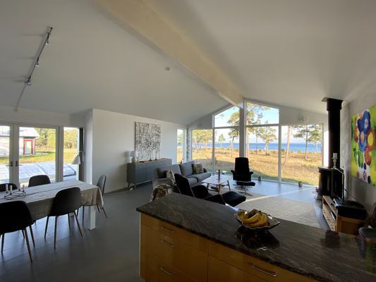 Villa med pool och havsutsikt. Gotland N Fårösund