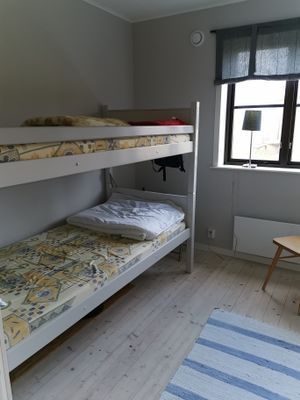 Sovrum med våningssäng, nedre plan.