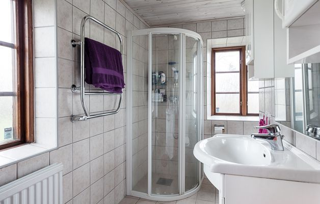 Kringbyggd korsvirkesgård nära havet - Bild 11